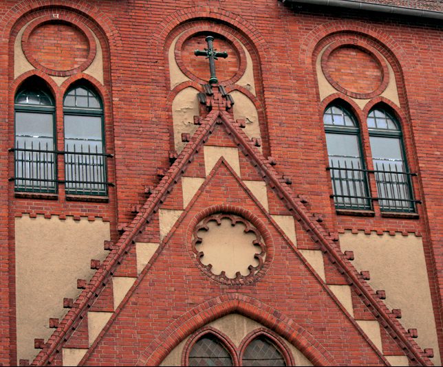 Kirche St. Afra: Oase hinter Backsteinmauern