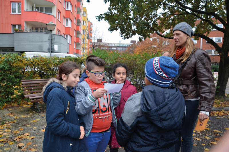 Unterwegs im Brunnenviertel mit dem Projekt KiezGeschichten. Foto: Theresa Rüster