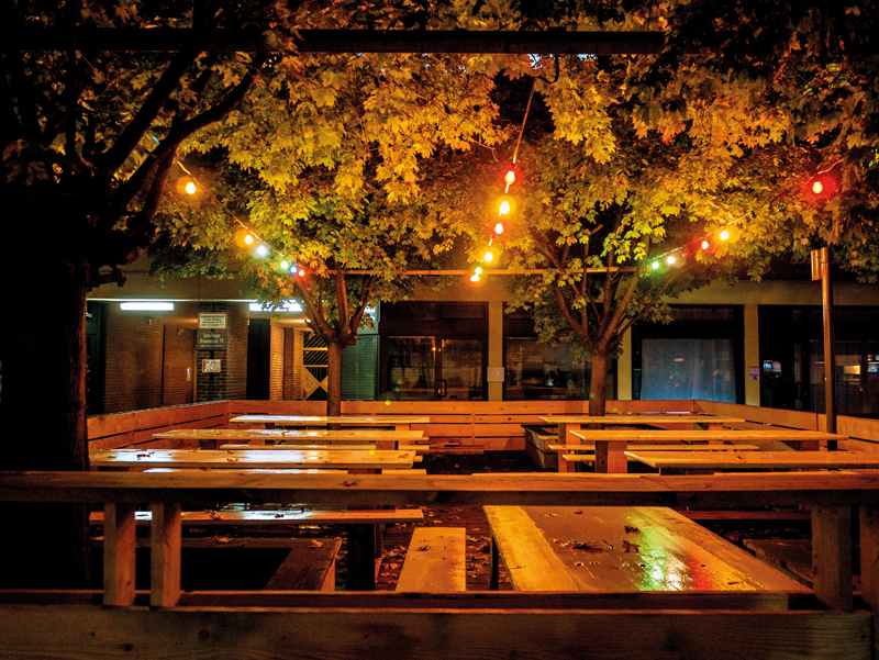 Sulamith Sallmann: Das Brunnenviertel bei Nacht