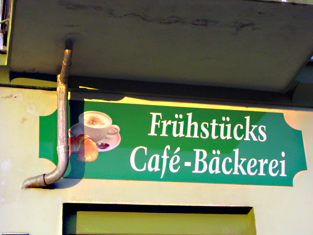 Der grüne Bäcker an der Ecke Usedomer Straße und Wattstraße. Foto: Jakob Hensel