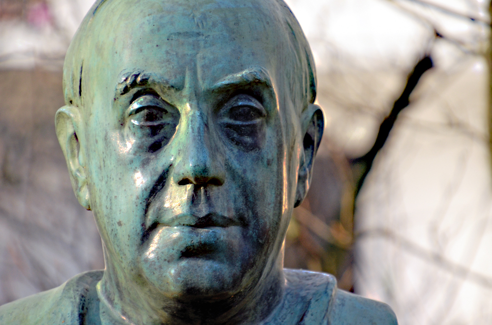 In der Siedlung steht eine Büste von Ernst Reuter. Foto: Theresa Rüster