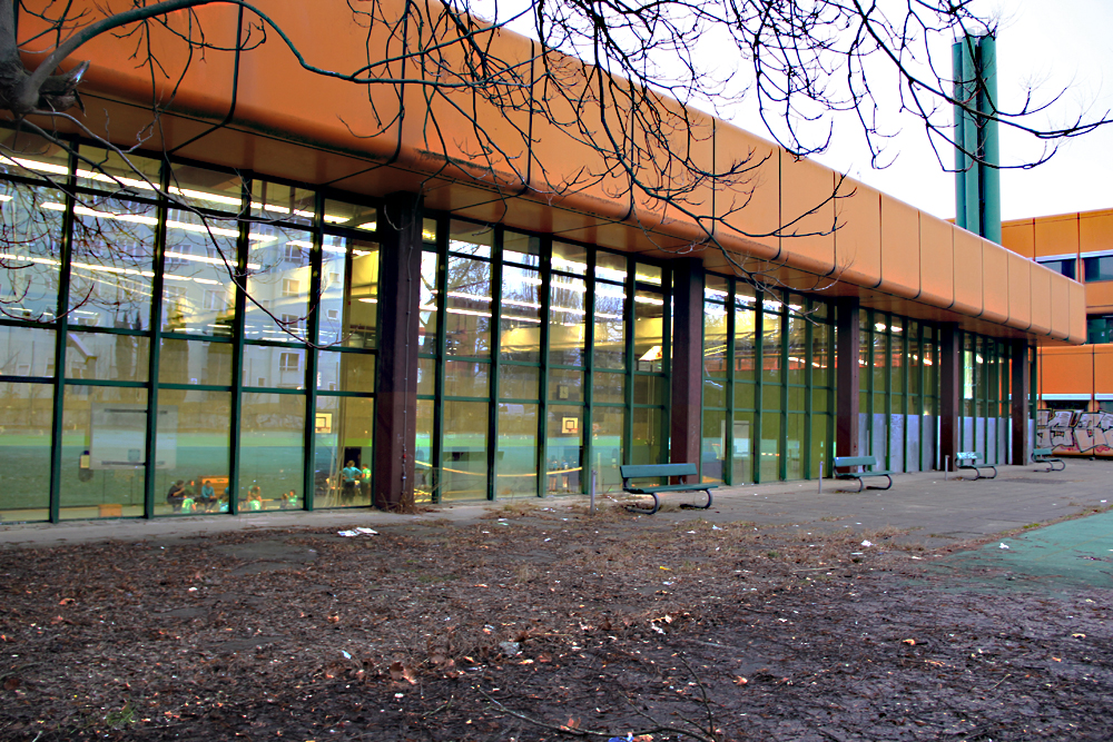 Die Sporthalle in der Putbusser Straße 12 ist das Zuhause des Volleyballvereins „Viva Wedding”. Foto: Dominique Hensel