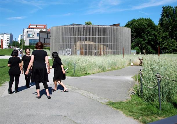 An der Kapelle der Versöhnung. Foto: Michael Becker
