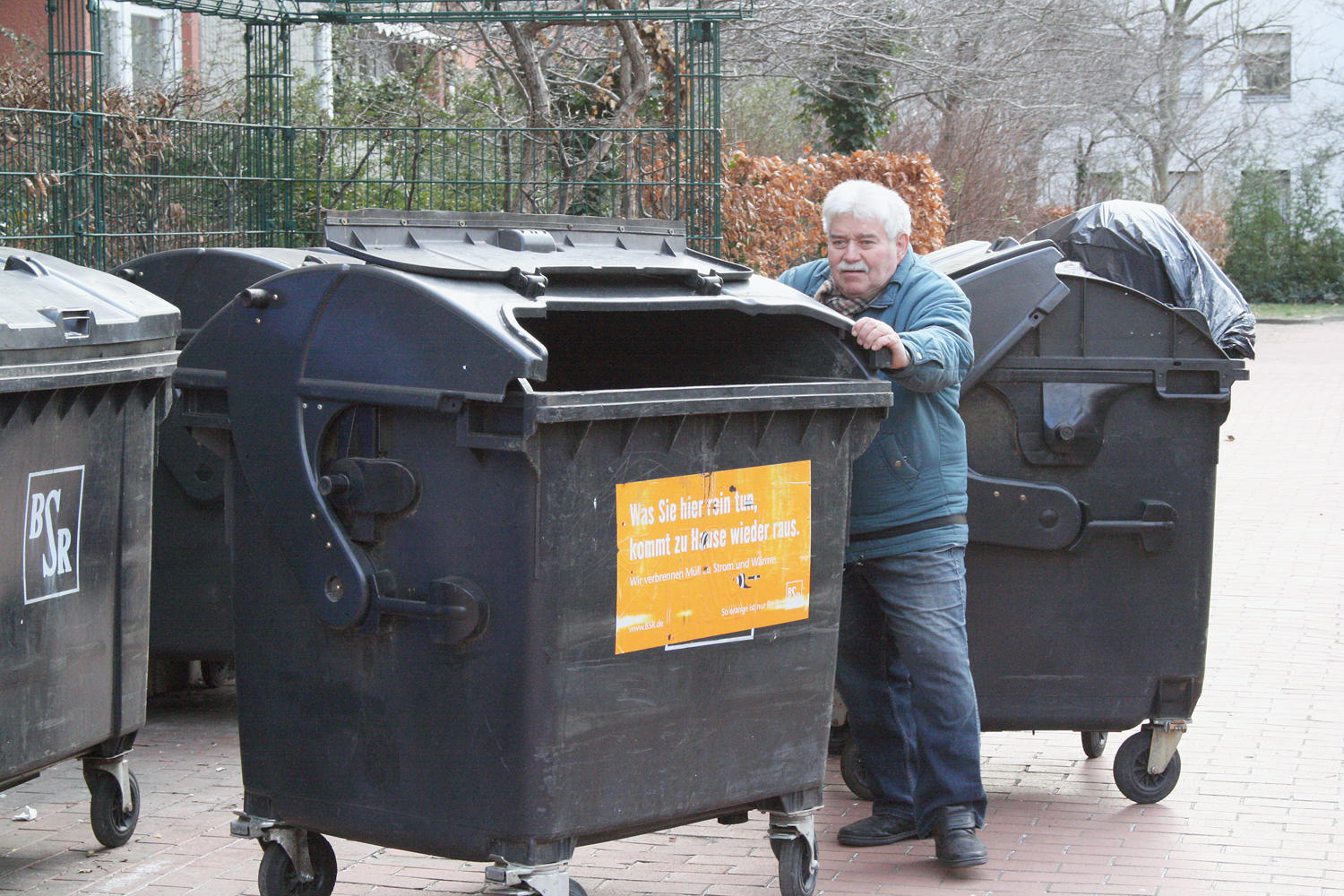 Hans Schoeler packt an: Der Müll der Nachbarn