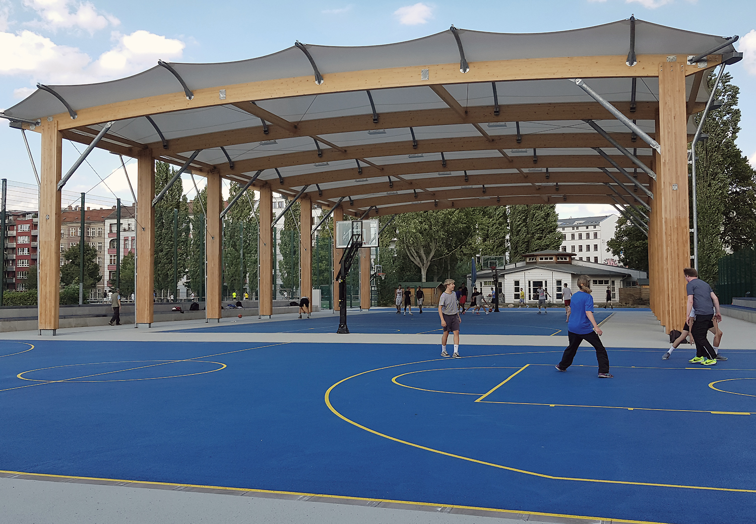 Volle Punktzahl neue Basketball-Anlage