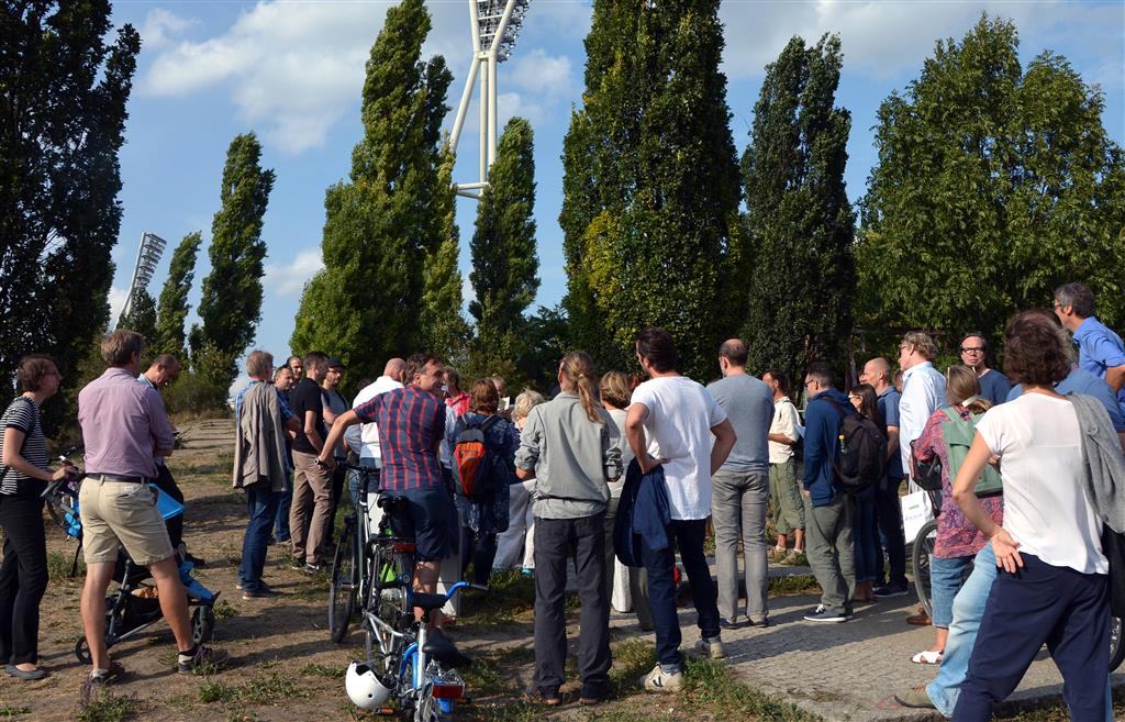 Beim Parkspaziergang im Mauerpark. Foto: Michael Becker