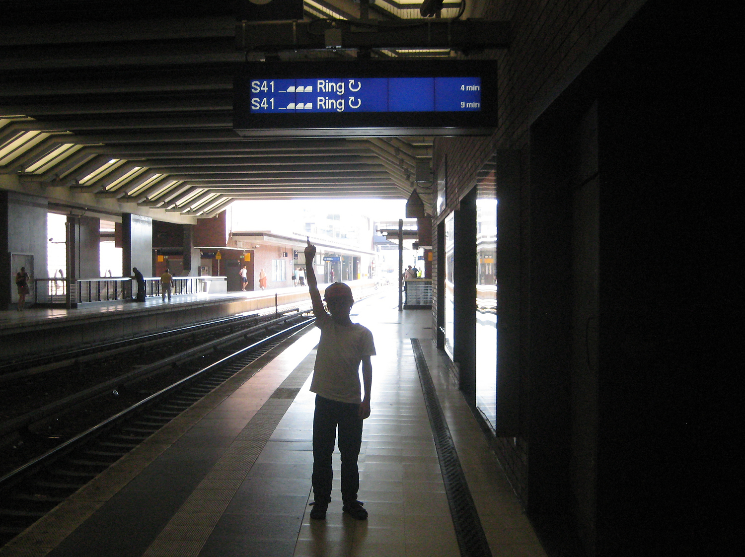 Autor Jakob am Bahnhof Gesundbrunnen. Foto: D. Hensel
