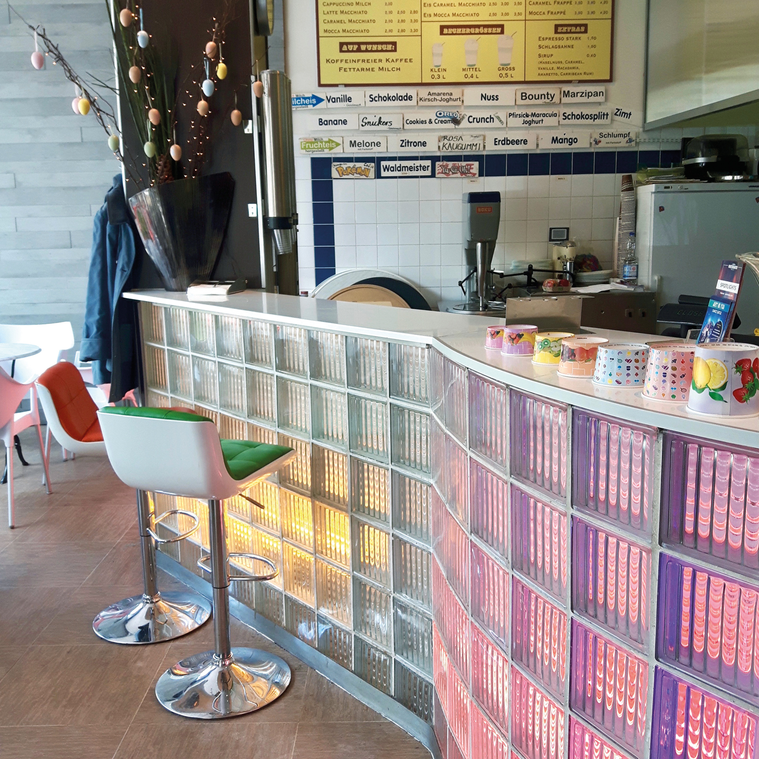 Blick ins Eiscafé Eisberg. Foto: Stefanie Ostertag