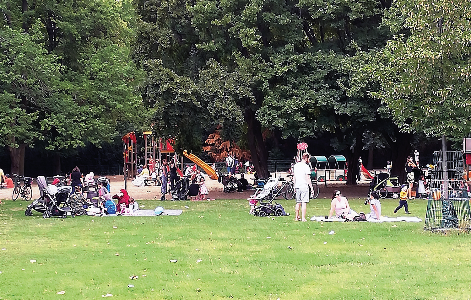 Am Spielplatz. Foto: Hensel