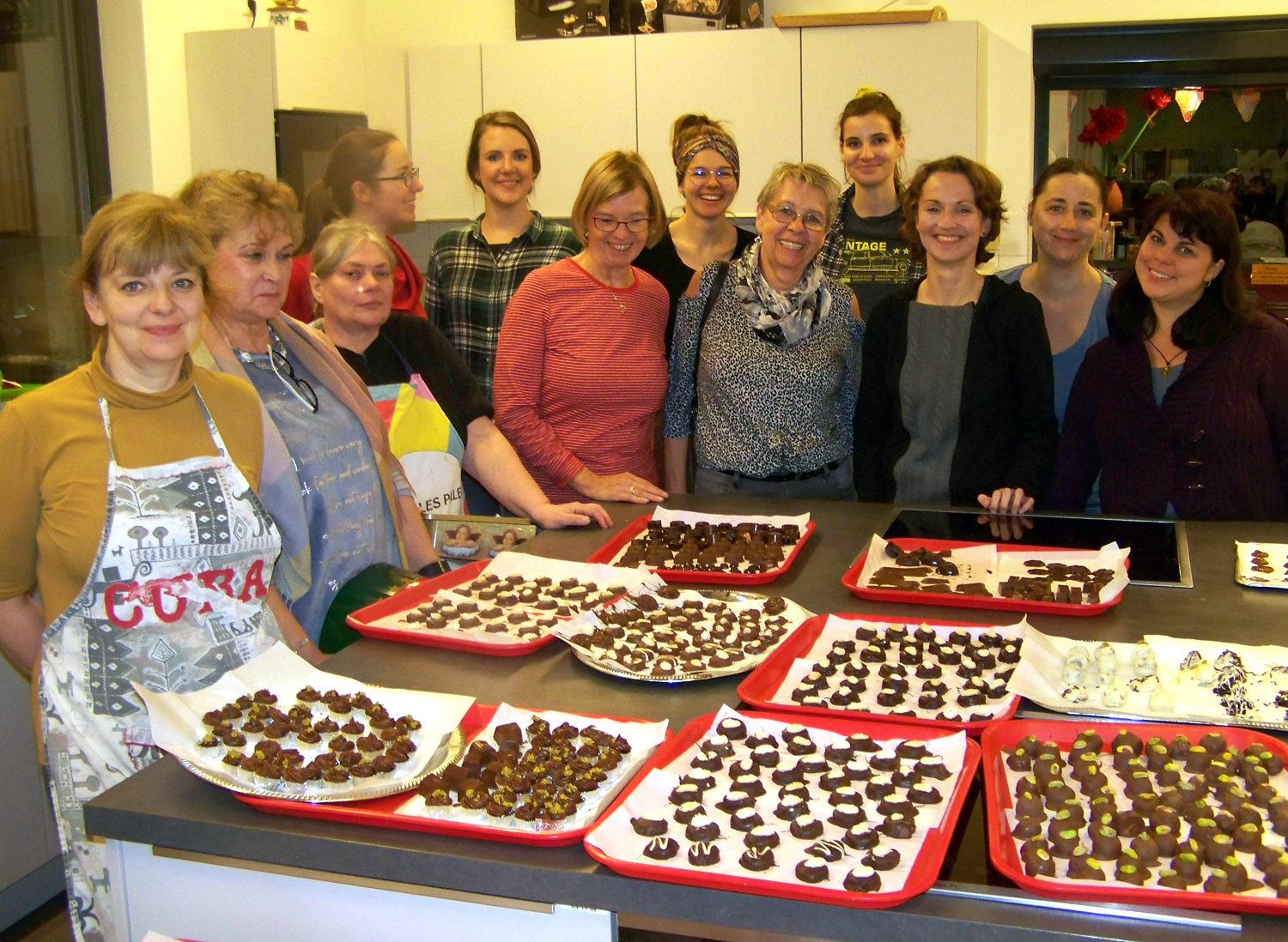 Gruppe mit Pralinen