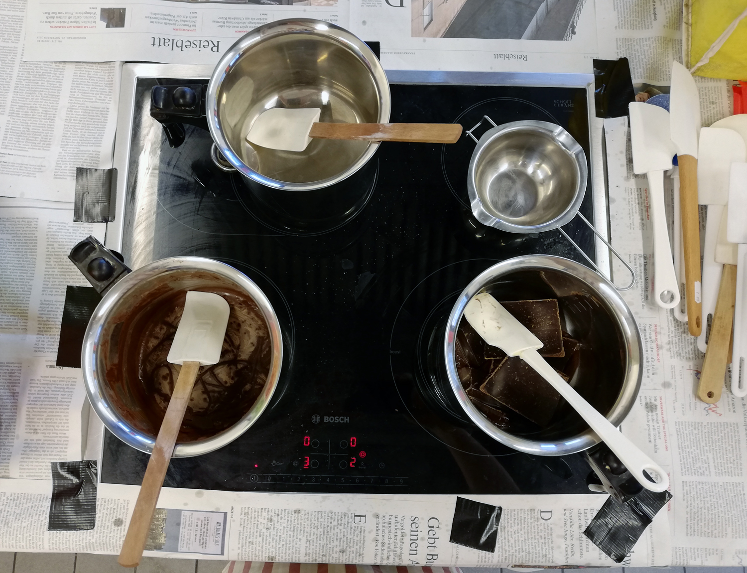 Schokolade schmelzen für die Pralinen