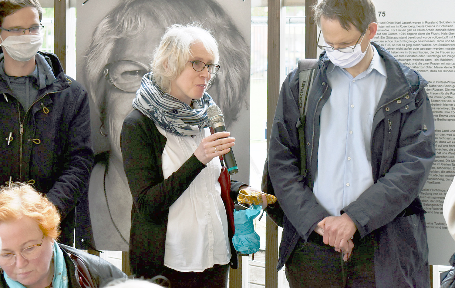 Bei der Vernissage in der Kapelle der Versöhnung