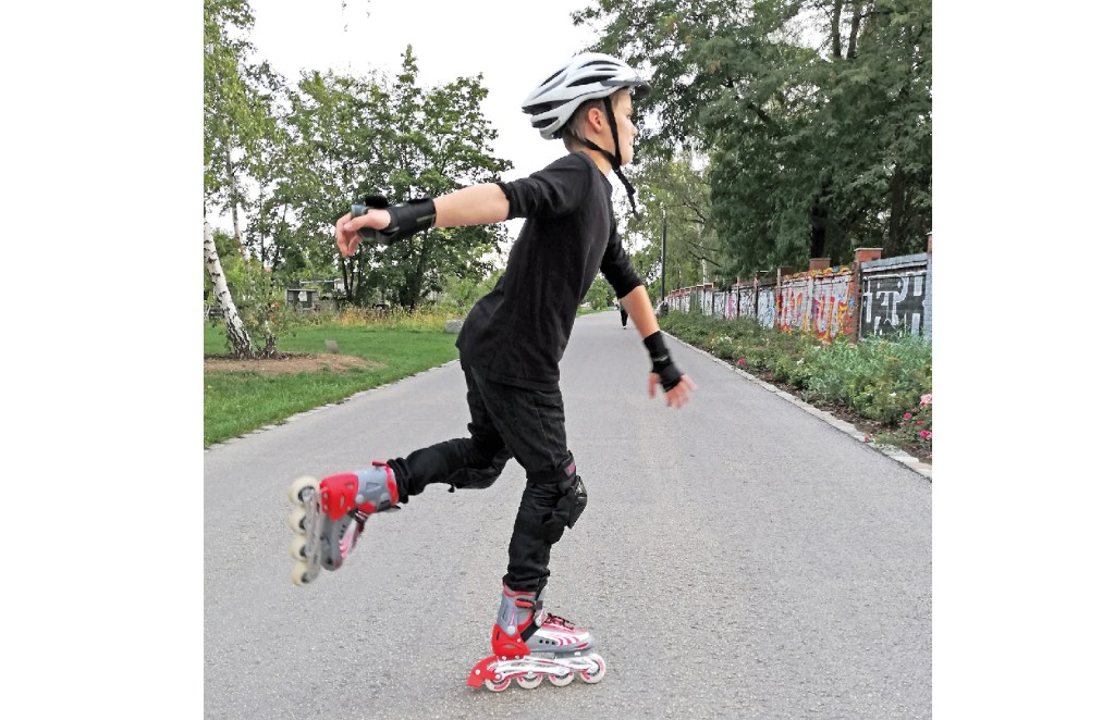 Mit Inlineskates unterwegs im neuen Teil des Mauerparks. Foto: Hensel