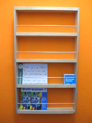 In der Verteilstelle Waschküche gibt es das Kiezmagazin weiterhin