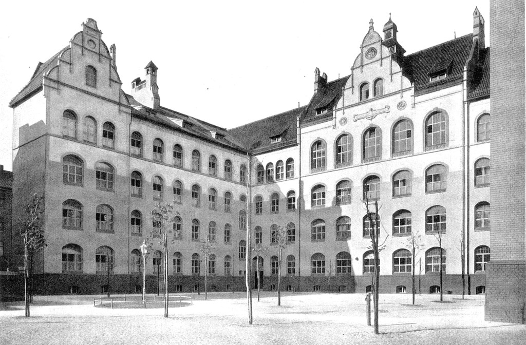 Gebäude aus der Zeit von Ludwig Hoffmann.