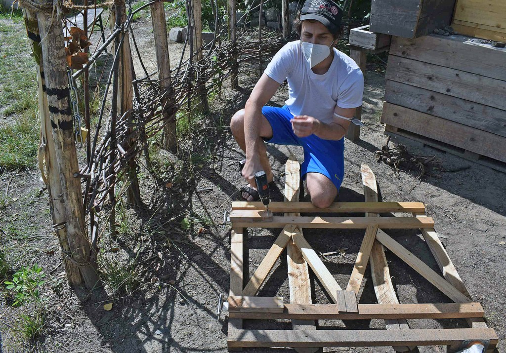 Ein Platz für Wildbienen entsteht