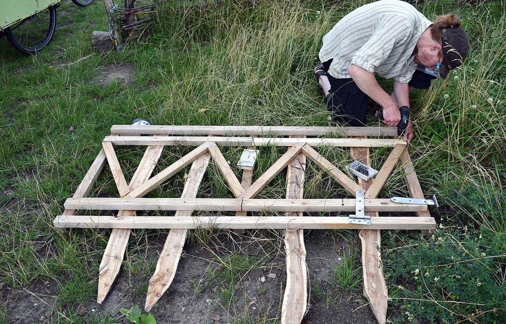 Ein Platz für Wildbienen entsteht