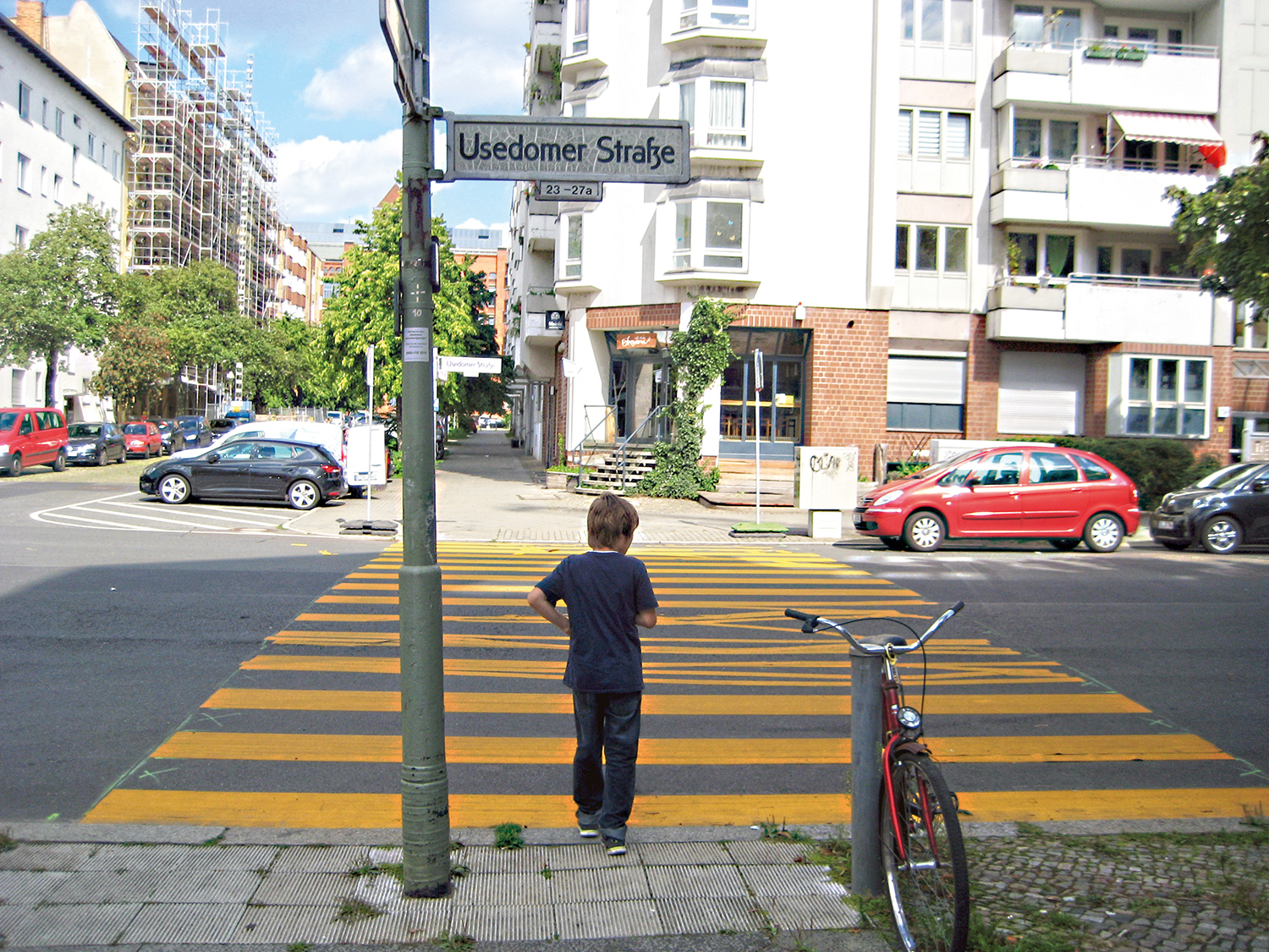 Statt Zebrastreifen kommen zwei Verkehrsinseln