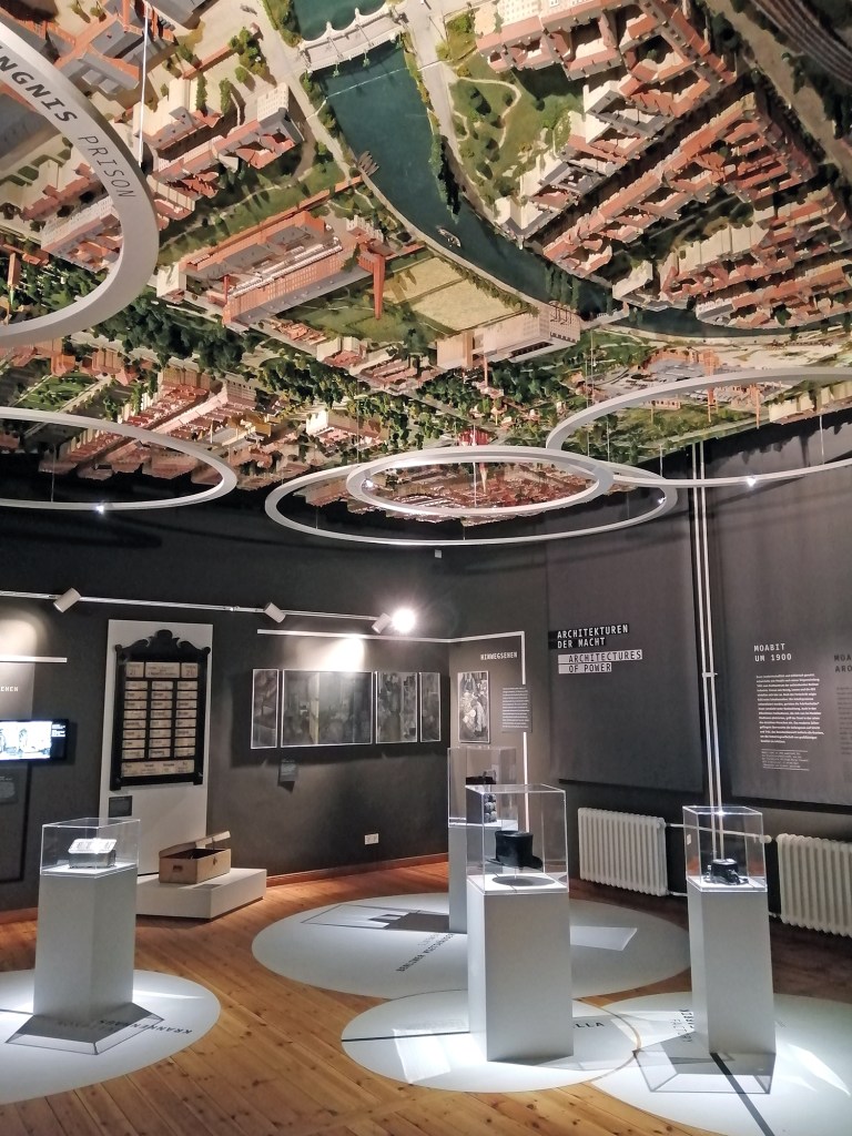 Blick in die Dauerausstellung im Mitte Museum. Foto: Monika Puhlemann