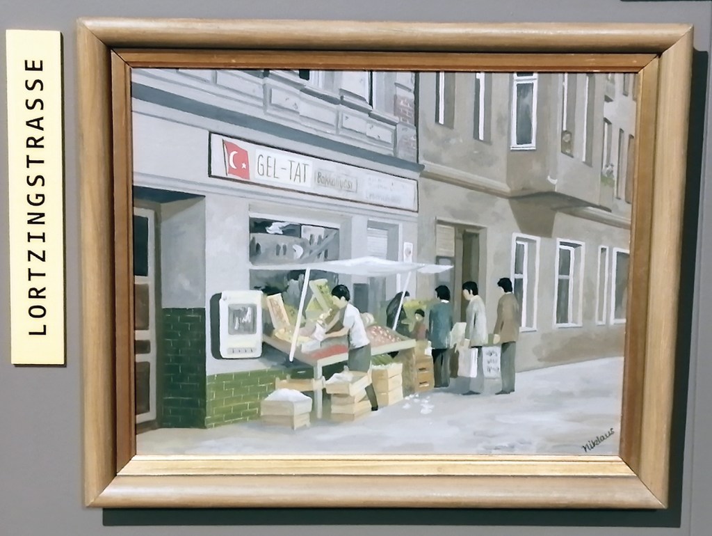 Das Bild „Lortzingstraße“ von Wolfgang Niklaus im Mitte Museum. Foto: Monika Puhlemann
