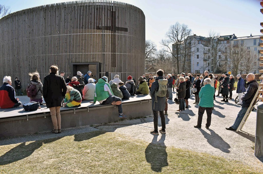 Friedensgebet an der Kapelle der Versöhnung. Foto: Michael Becker