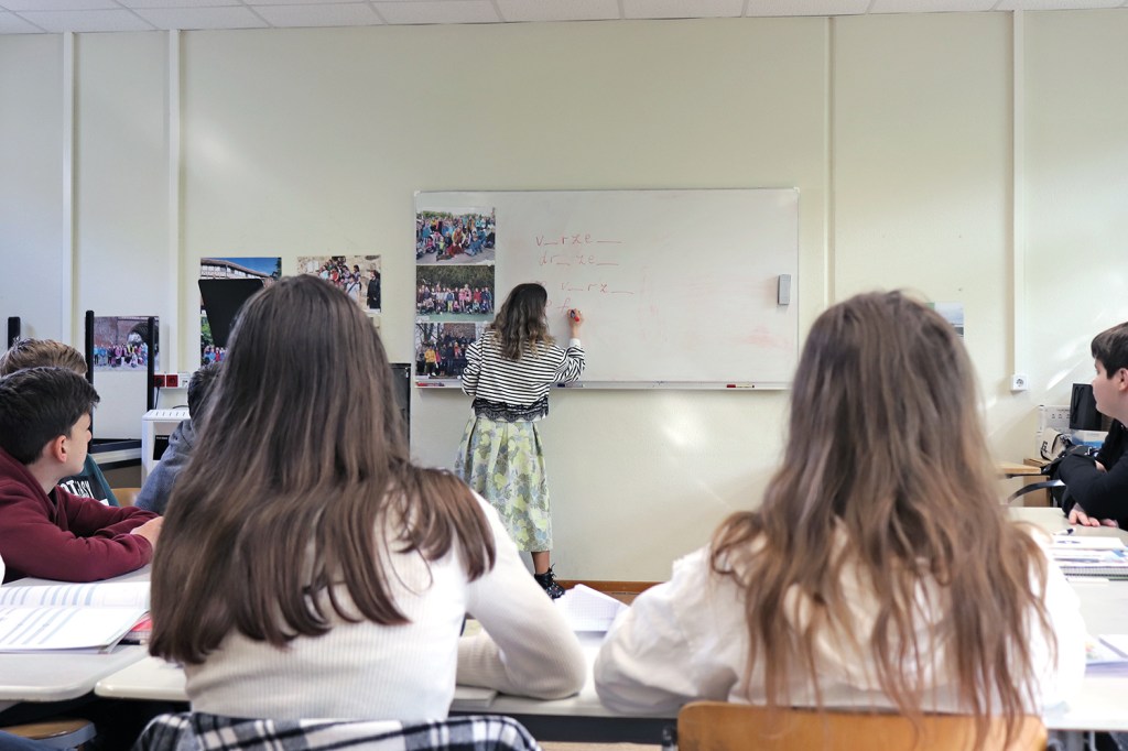 Deutsch lernen: Blick in den Unterricht in der Musikschule in der Swinemünder Straße. Foto: Andrei Schnell