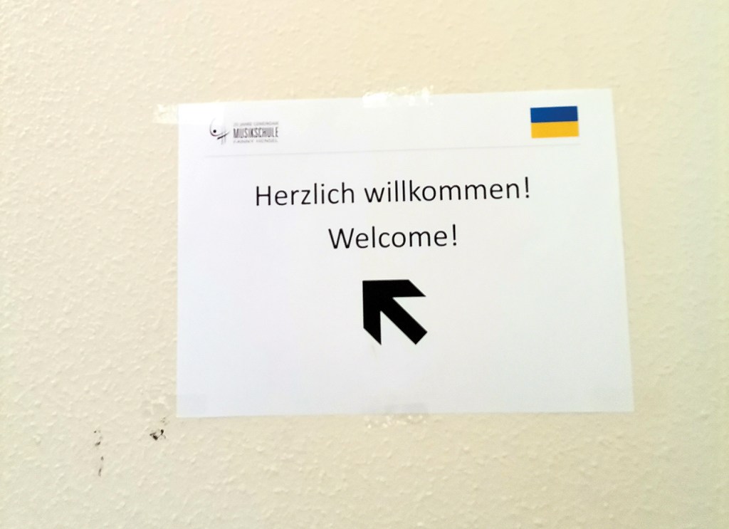 Ein Schild sagt: Willkommen! Fotos (2): A. Schnell