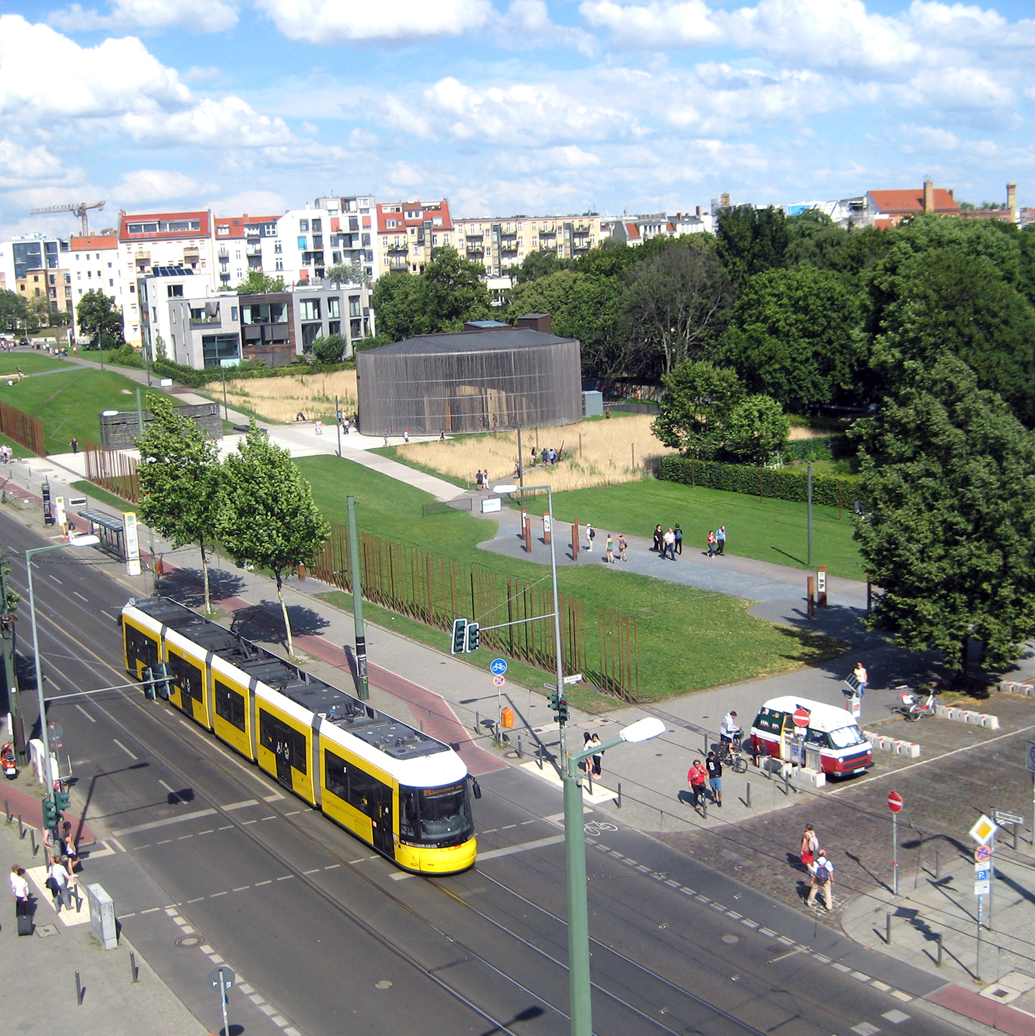 Wir sind zu Tisch mit Nachbarn