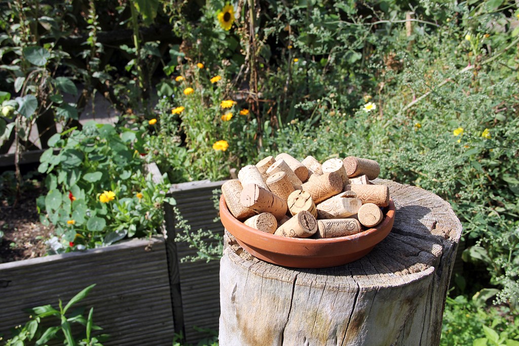 Korkensammlung im Mietergarten Graunstraße. Foto: Hensel