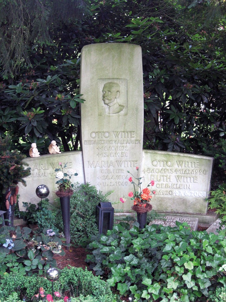 Das Grabdenkmal für Otto Witte auf dem Hamburger Friedhof Ohlsdorf. Das Grabmonument wurde 1958 vom deutschen Bildhauer Egon Lissow (1926–1990) geschaffen. Foto: Lumu/Wikimedia (CC BY-SA 3.0)
