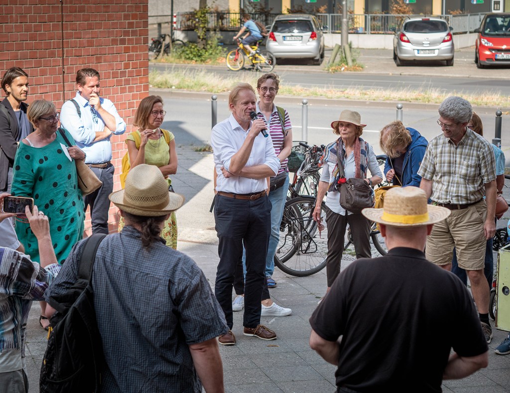 Beim Kiezspaziergang "Wandel ohne Handel?". Foto: Sulamith Sallmann