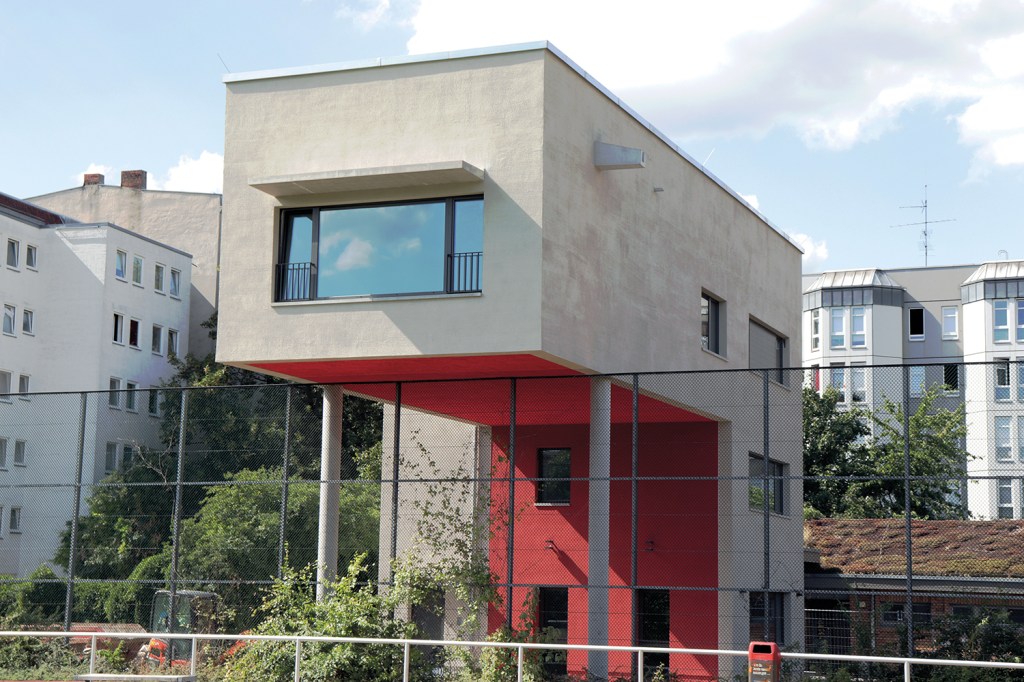 Das Vikihaus wurde 2018 eröffnet. Es ist mit einer Wärmepumpe ausgestattet, braucht für den Betrieb aber Strom. Foto: Andrei Schnell