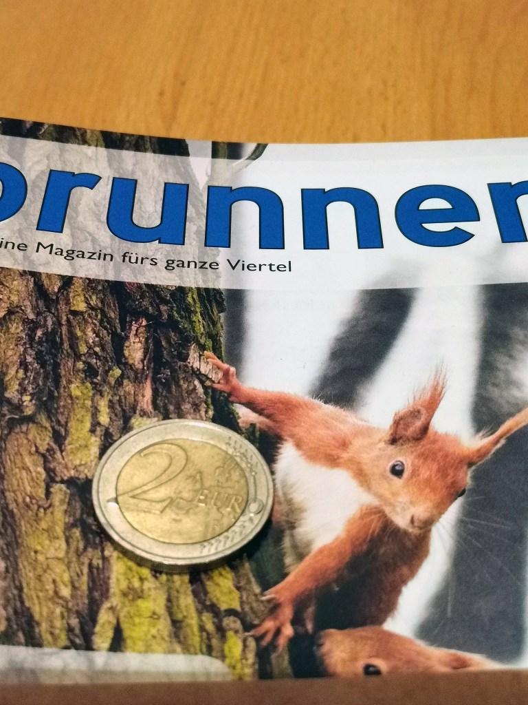 Das Cover des Kiezmagazins mit einer 2-Euro-Münze. Foto: Andrei Schnell