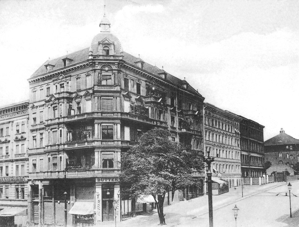 Gerichtstraße an der Einmündung zur Grenzstraße 1897. Foto: Sammlung Ralf Schmiedecke