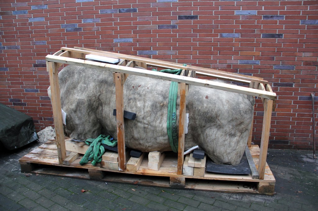Der Torso der Stierskulptur wird derzeit beim Berliner Unterwelten e.V. gelagert. Foto: D. Hensel