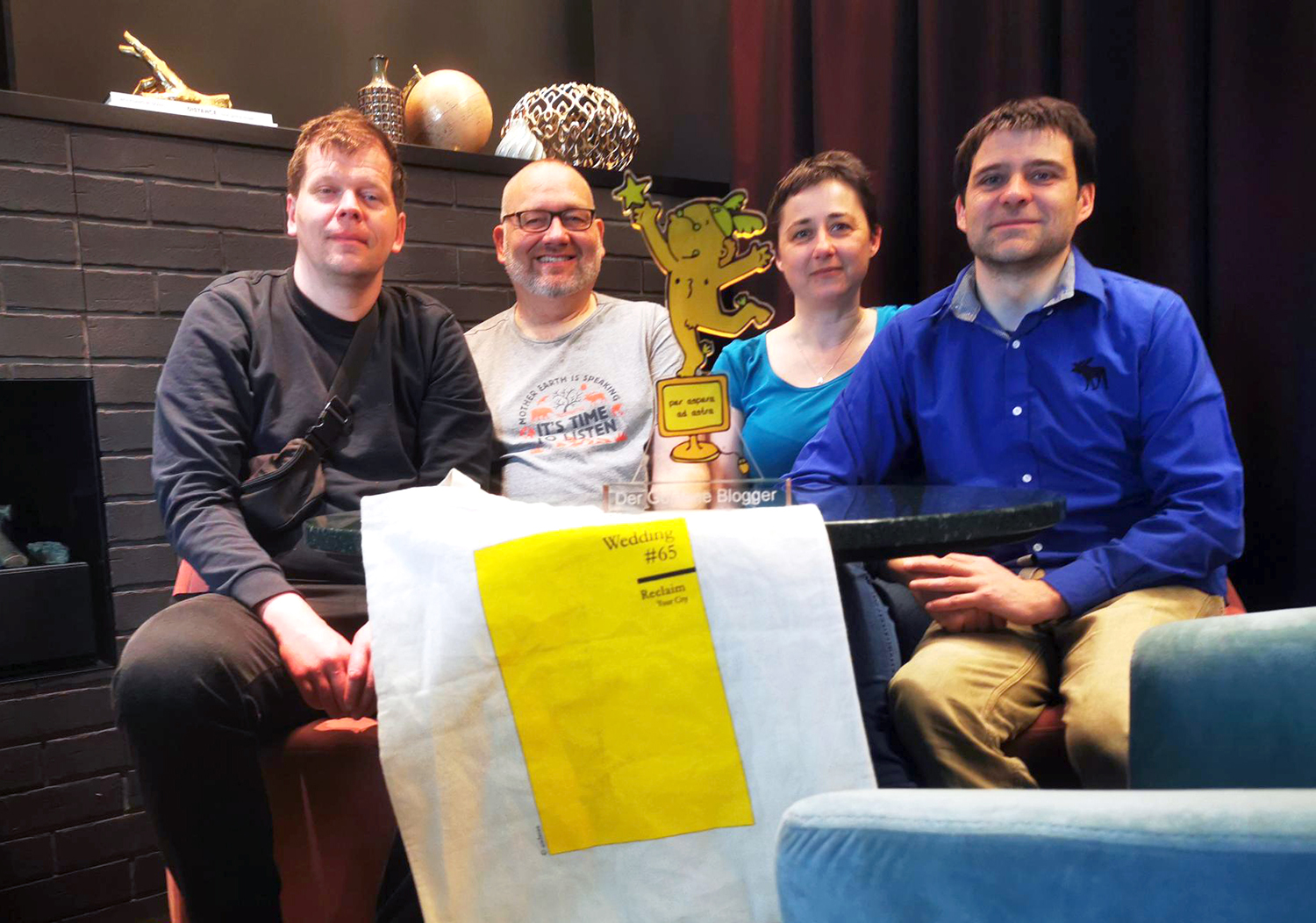 Waren stellvertretend für die Weddingweiser-Redaktion bei der Preisverleihung: Andaras Hahn (v.li.), Joachim Faust, Dominique Hensel, Andrei Schnell. Foto: N1cosch