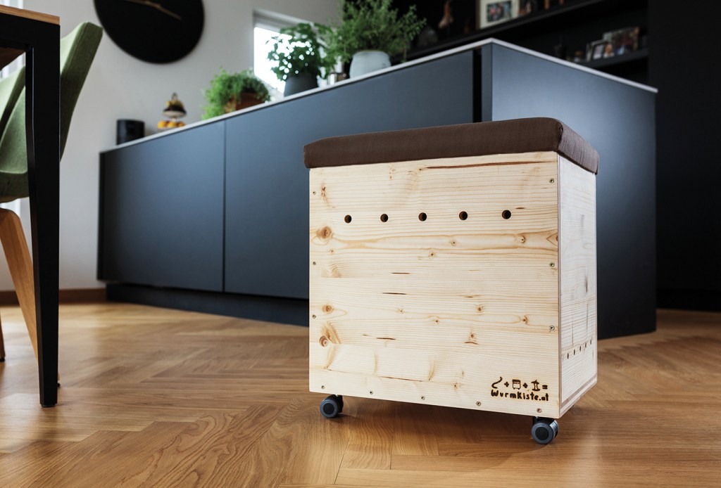 Wurmkiste mit Sitzkissen. Foto: Wurmkiste.at