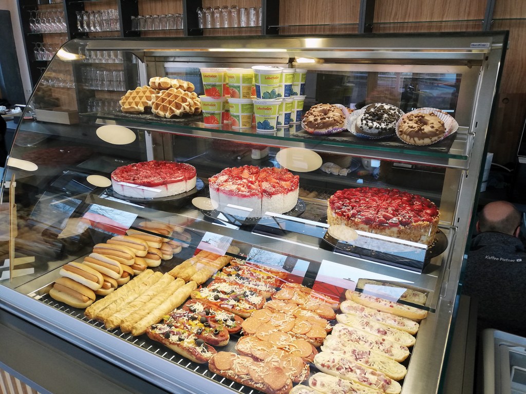 Speisenangebot im Mauercafé. Foto: D. Hensel