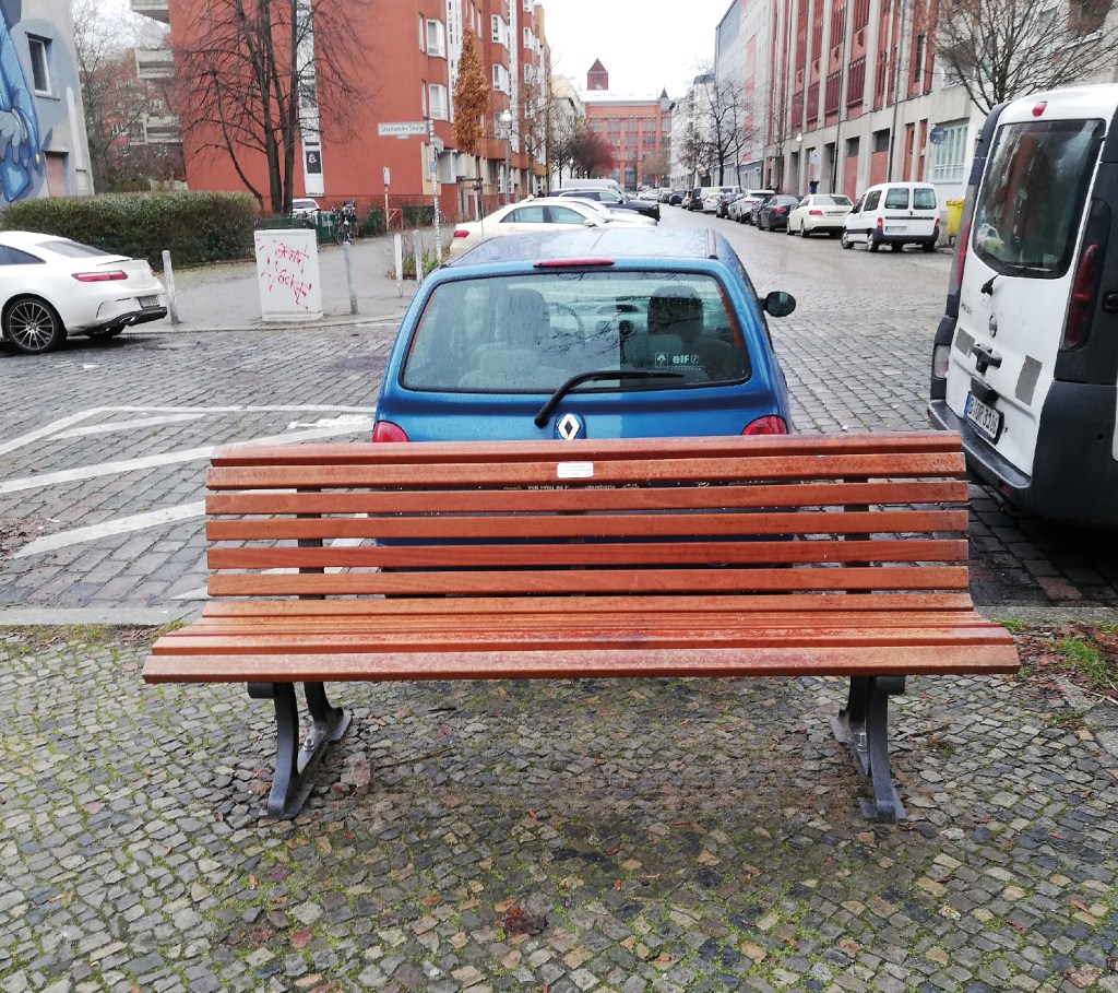Eine neue Bank in der Stralsunder Straße. Foto: Hensel