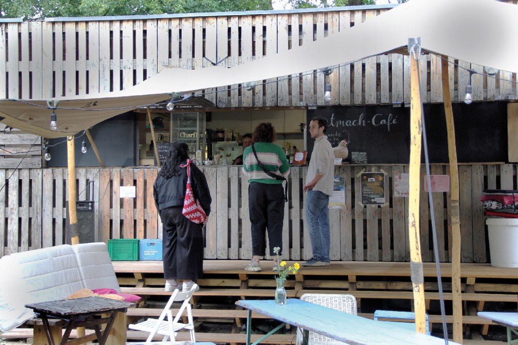 Das Gartencafé im Gemeinschaftsgarten Himmelbeet hat wieder geöffnet. Foto: Hensel