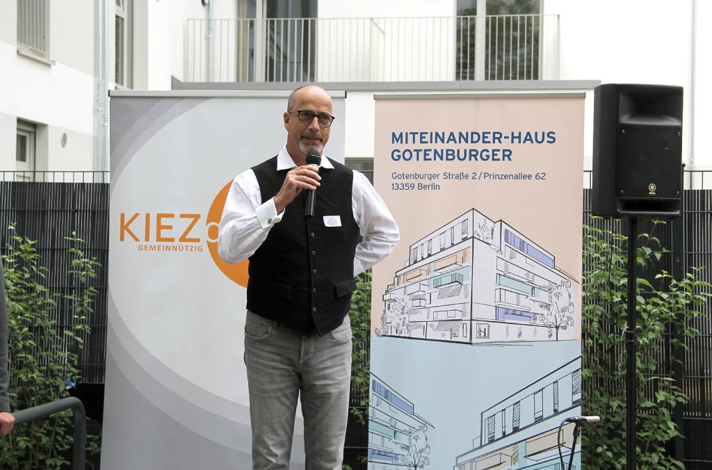 Rainer Uhlig von der Gewerbeabteilung der degewo bei der Eröffnungsfeier. Foto: Hensel
