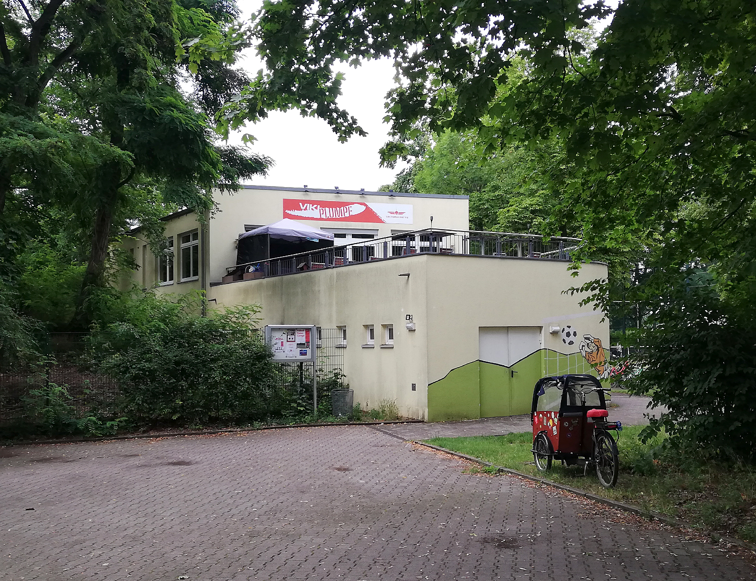 VikiPlumpe liegt in der ersten Etage des Gebäudes. Foto: Hensel