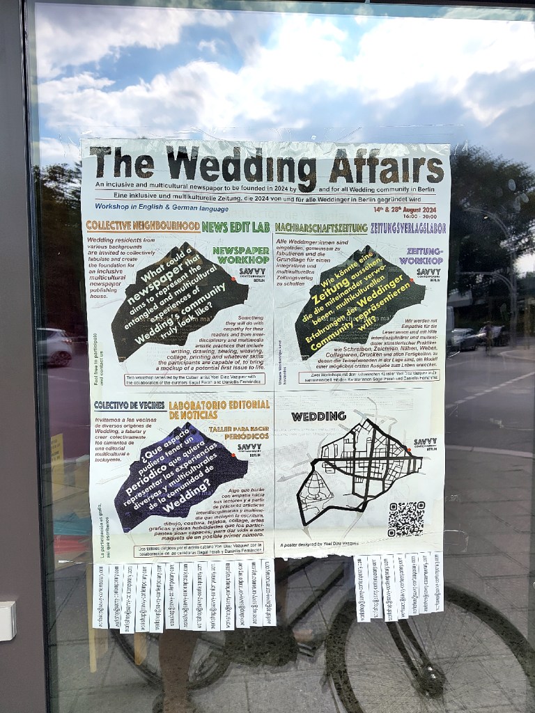 Das Plakat am Savvy Contemporary weist auf die Nachbarschafts-Zeitung hin. Foto: Hensel
