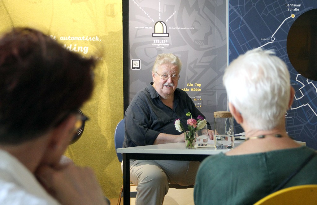 Bernd Schimmler berichtet aus der Geschichte des Wedding und des Heimatvereins. Foto: Hensel