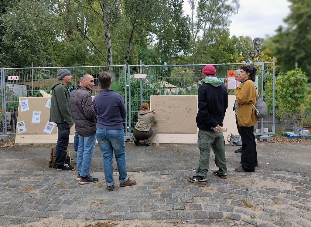 Workshop zum Zaun am Himmelbeet. Foto: Hensel