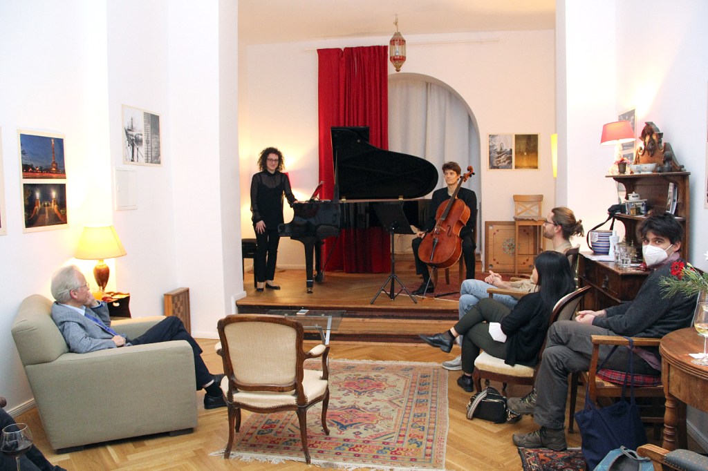 Konzert in Wohnzimmeratmosphäre im Salon L' écrotoire. Foto: Hensel