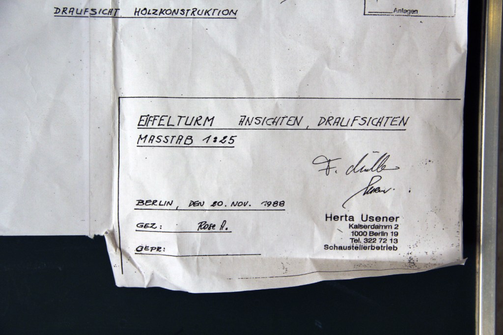 Der Originalplan für den Turm stammt aus dem Jahr 1988 und stammt von einer Kulissenbauerin. Foto: Hensel