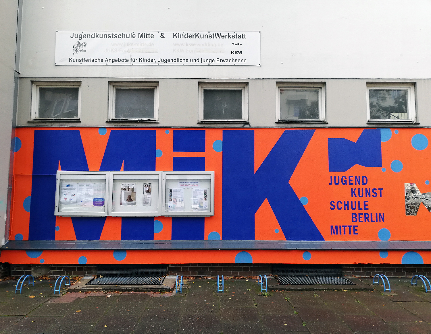 Auffällige Fassade: Hier geht es zur MiK Jugendkunstschule Mitte. Foto: Hensel