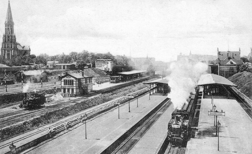 Alltag zu dieser Zeit: Der Bahnhof Gesundbrunnen um 1915 mit Dampflok. Foto: Sammlung Ralf Schmiedecke