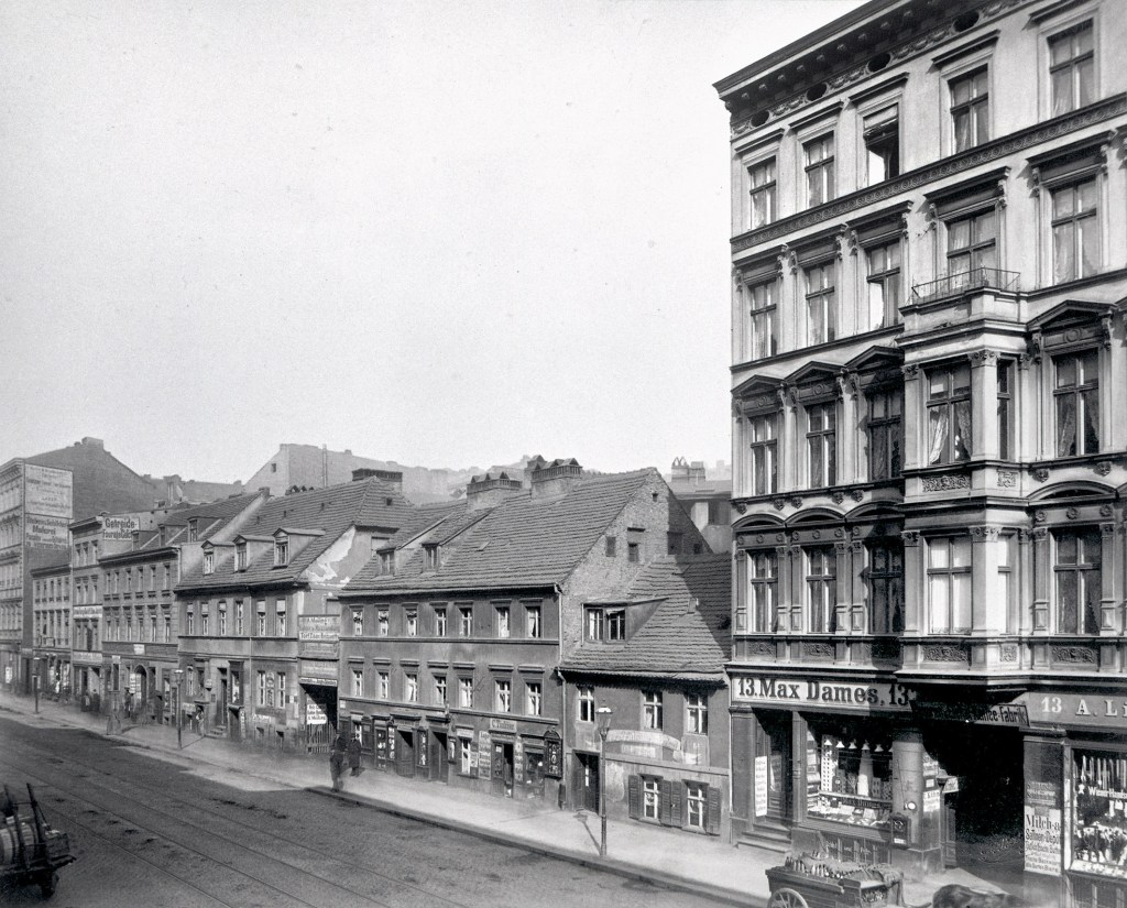 Straßenansicht Brunnenstraße 13-19, um 1887, Quelle: Landesarchiv Berlin, F Rep. 290 (01) Nr. 61-2166 / Fotograf: F. Albert Schwartz